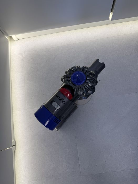 Aspirator dyson V8