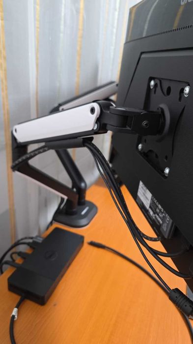 Set 2 monitoare Gigabyte M27Q 27” WQHD 170hz + stand dual StableDesk,