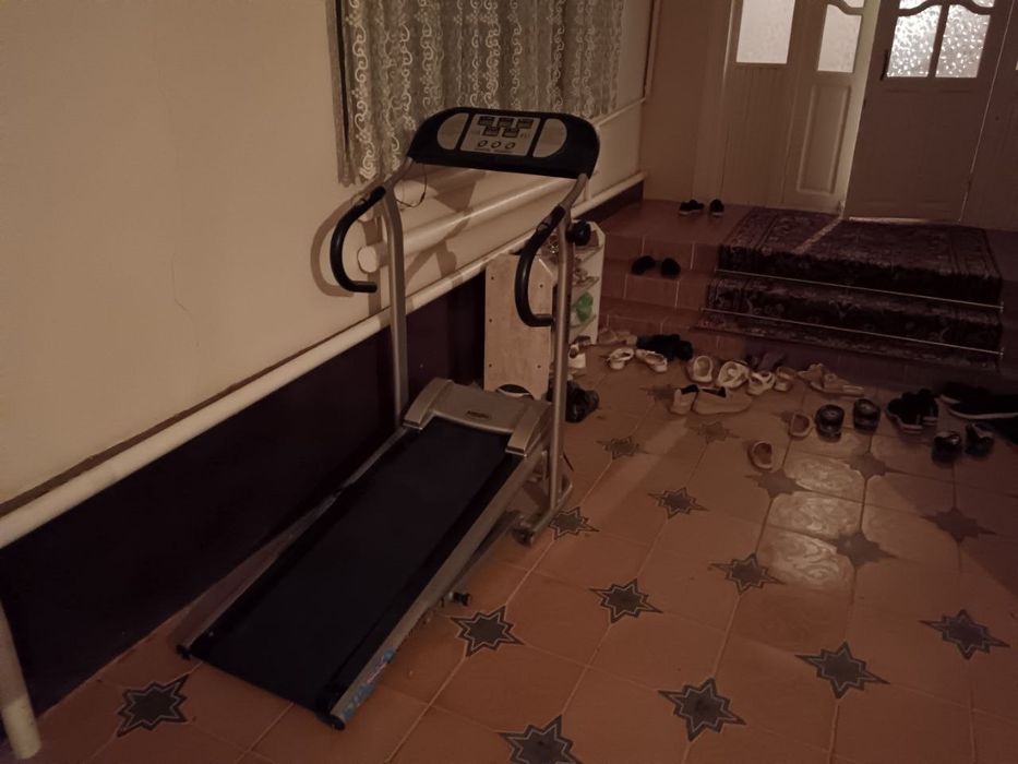 Беговая дорожка и много функционалный Кроссовер