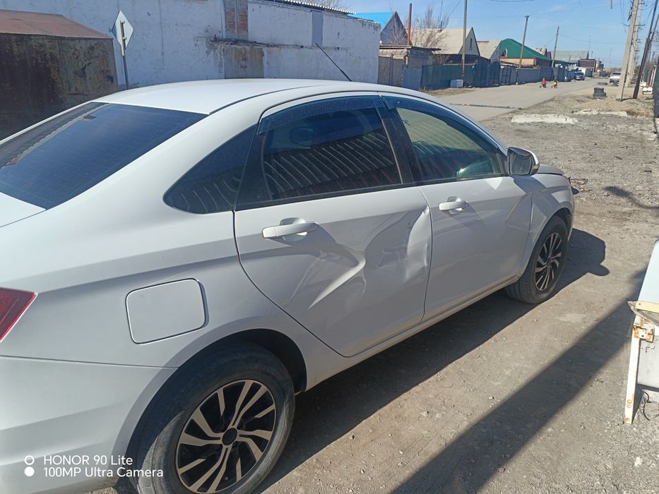 Продам Весту. На активном ходу.