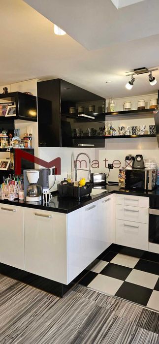 Просторен Многостаен Апартамент на отлична локация-Кателиев