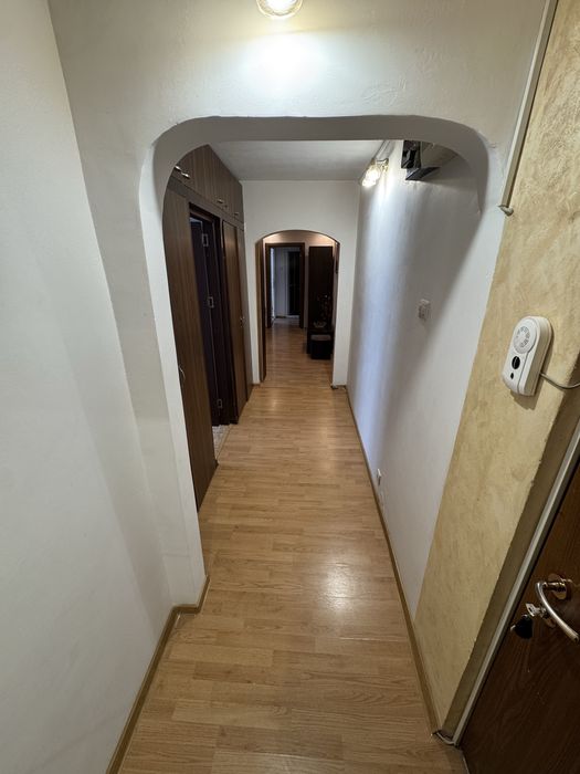 Închiriere apartament semidecomandat utilat.