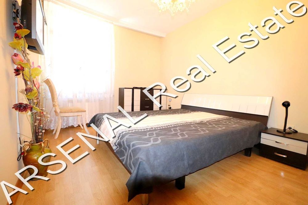 Дава се под наем Тристаен апартамент в София, Изток - 120 кв.м за 1150 € - Снимка #3