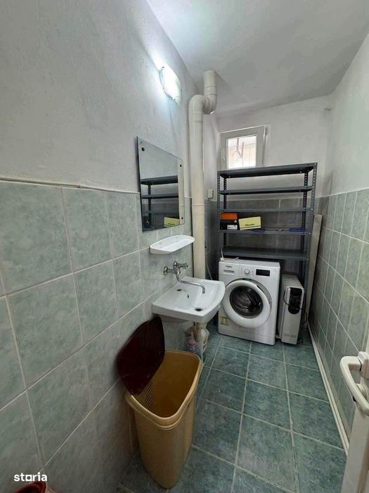De vanzare apartament cu 3 camere, 2 bai cu aerisire,balcon 52000euro