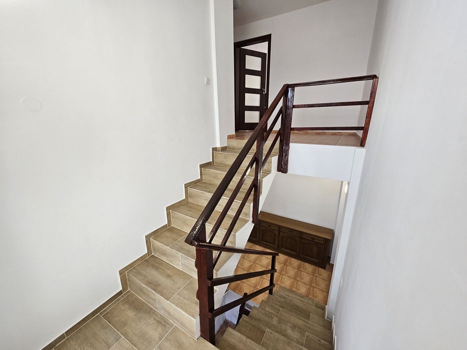 Inchiriez vila/casa 3 dormitoare 160 mp curte 250 mp loc parcare C-tin Brâncoveanu