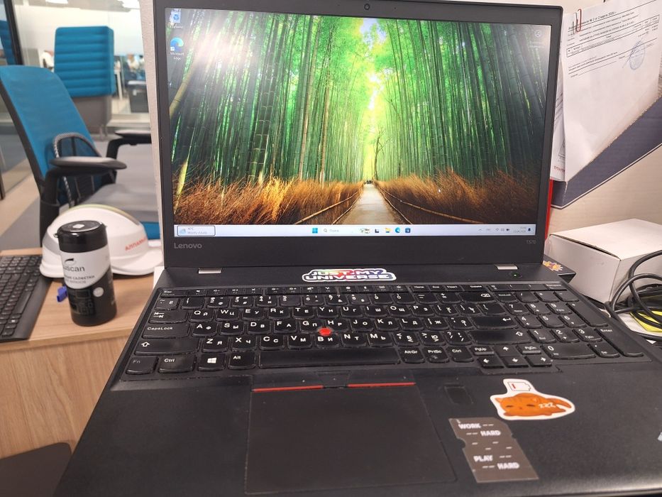 Thinkpad t570 Core i5-6300u, 8 RAM, 256 ssd.