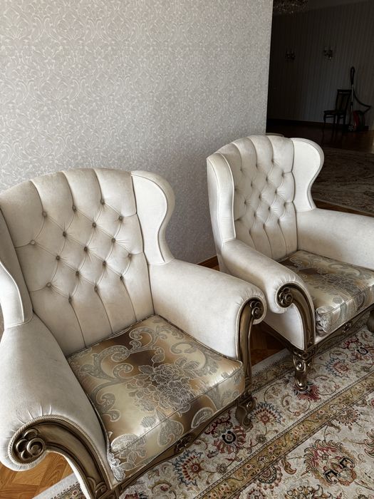 Продается диван и два кресла в комплекте