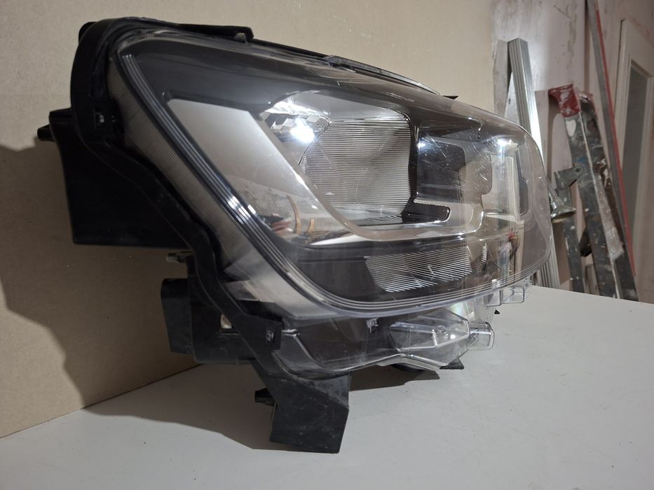 Десен фар Toyota Proace 2020-2024
