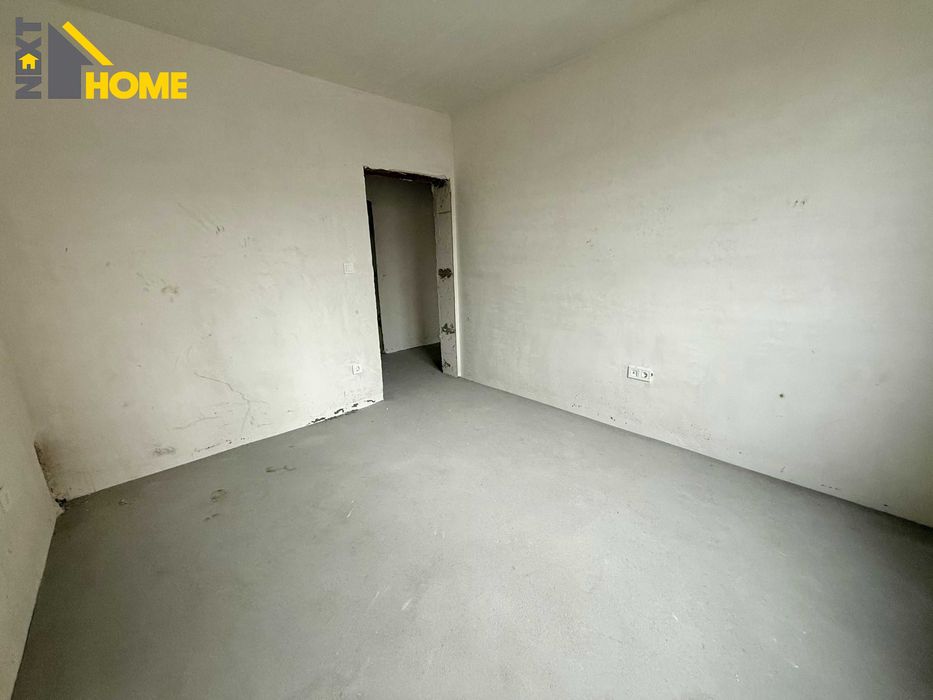 Тристаен апартамент в новопостроена жилищна сграда, със собствен двор