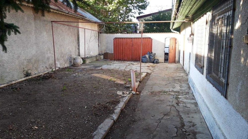 Ofertă excelentă pentru închiriere teren cu locuință sau spațiu de depozitare! Andronache