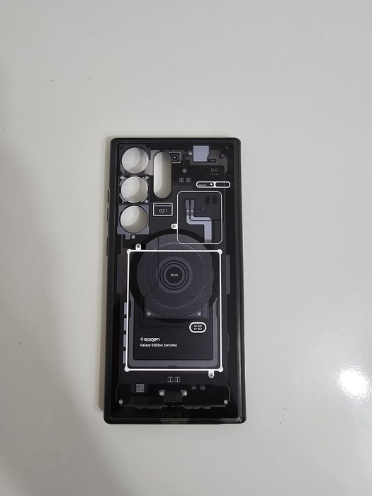 Продам чехол Spigen S23 Ultra Торг есть