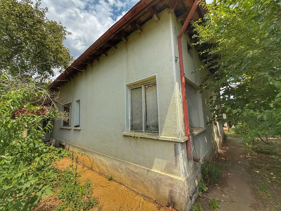 Продава се Къща в София, Гоце Делчев - 230 кв.м за 156 €/кв.м - Снимка #1