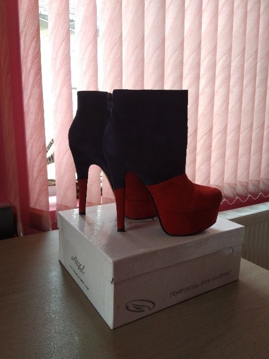 Боти елегантни велурени