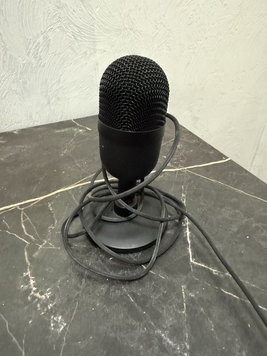 Микрофон Razer Seiren Mini черный