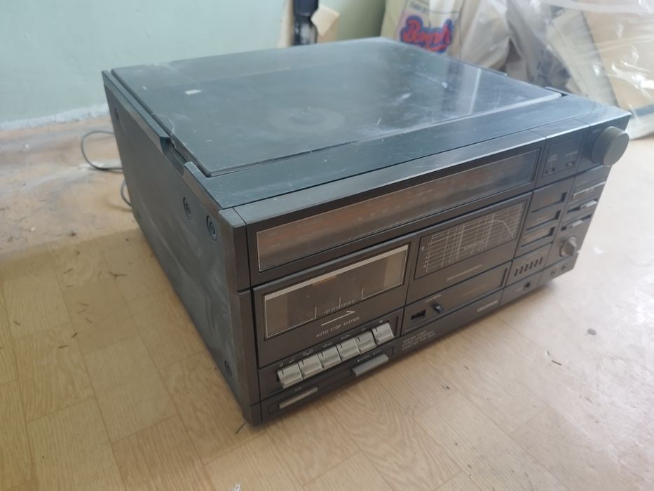 Ретро Стерео Уредба UNIVERSUM