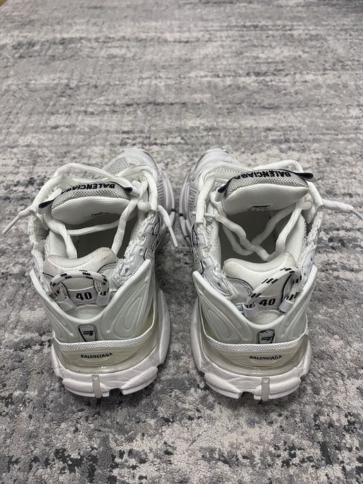 Продам Balenciaga Runner белые