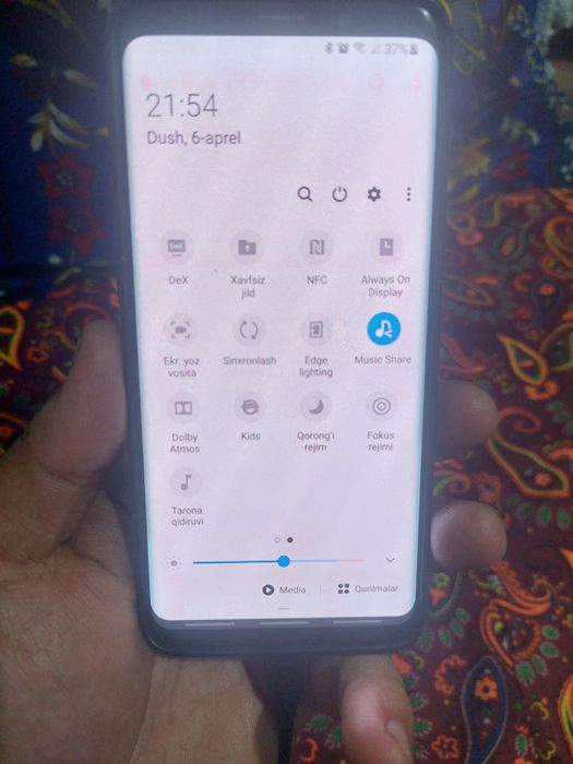 samsung s 9 + ozgina soyasi bor ishlashlari yaxshi
