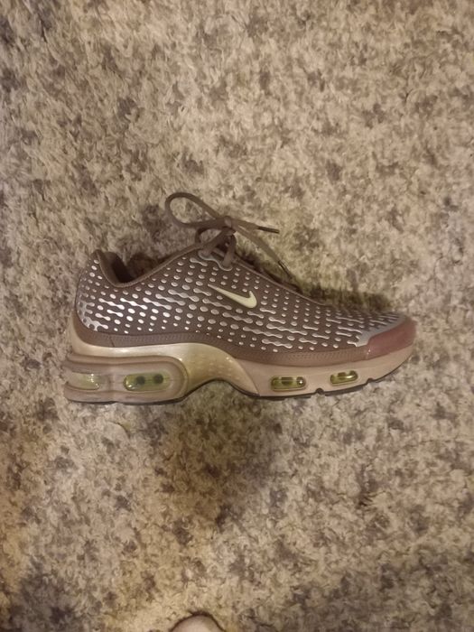 Продавам маратонки оригинал nike номер 44..100 евро