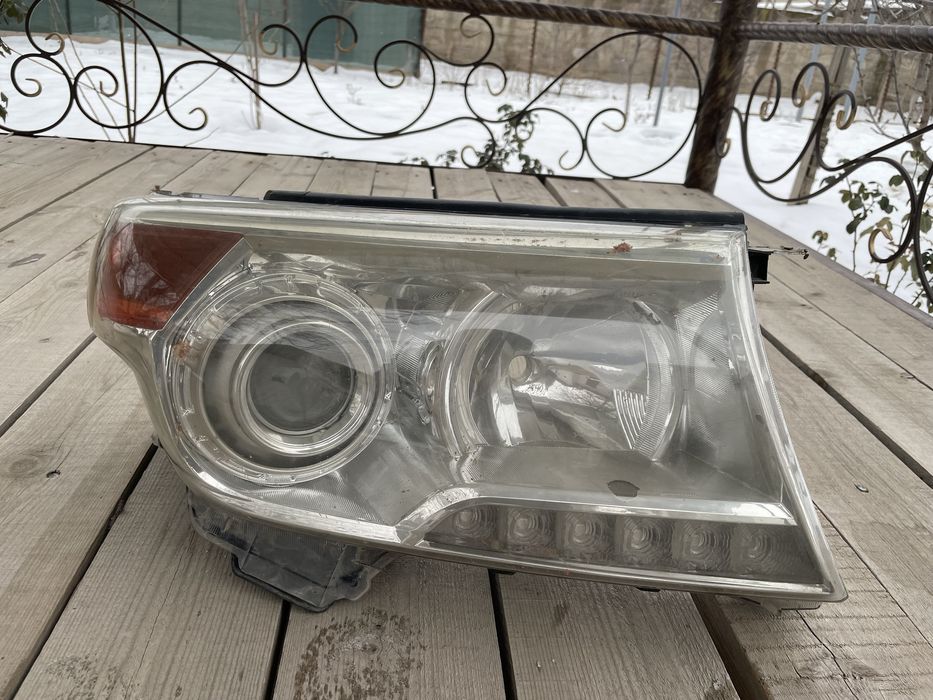 Передние фары Land Cruiser 200