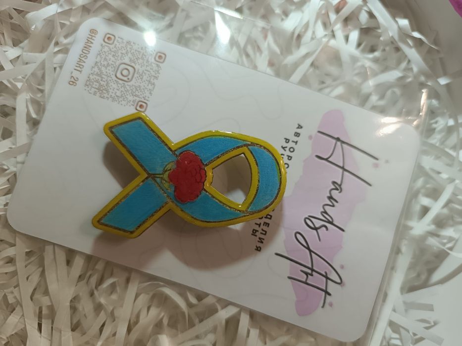 Праздничная брошь (ручная работа)