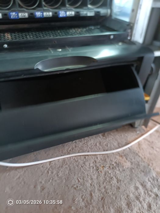 Вендинг машина Снаки Макс