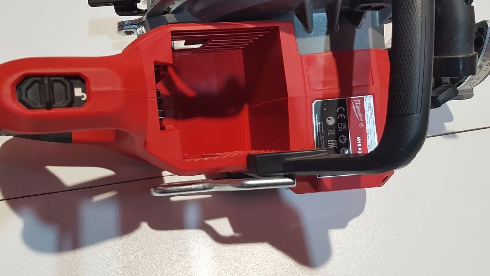 Vand fierastrau circular Milwaukee