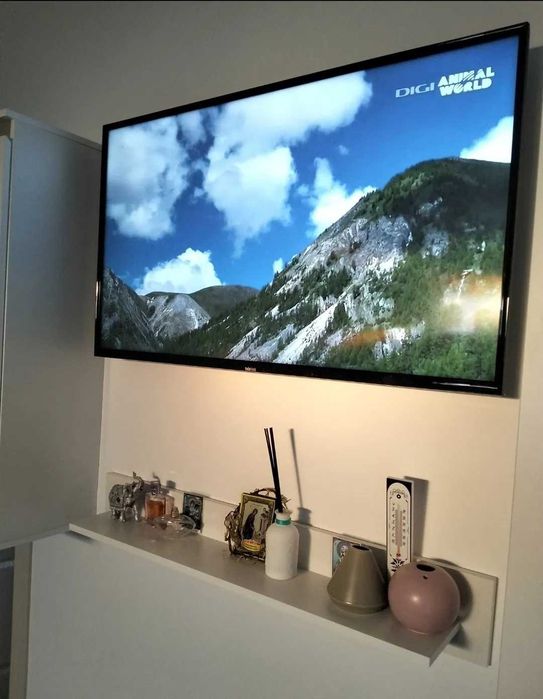 Televizor LED LG, 107 cm, Full HD + suport perete