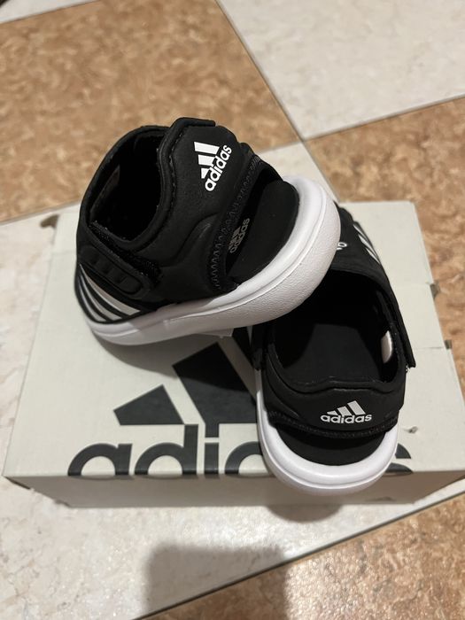 Детски сандалки Adidas