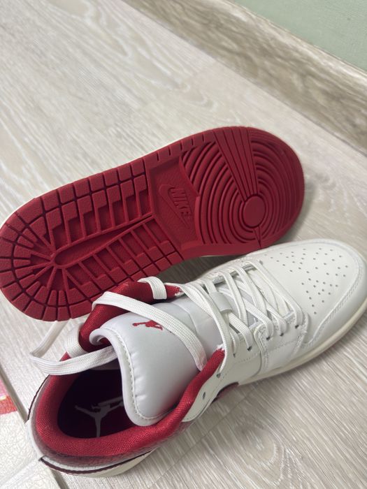 Крассовки Air Jordan новые!