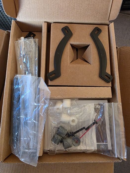 Vând cooler procesor Noctua NH-U12S