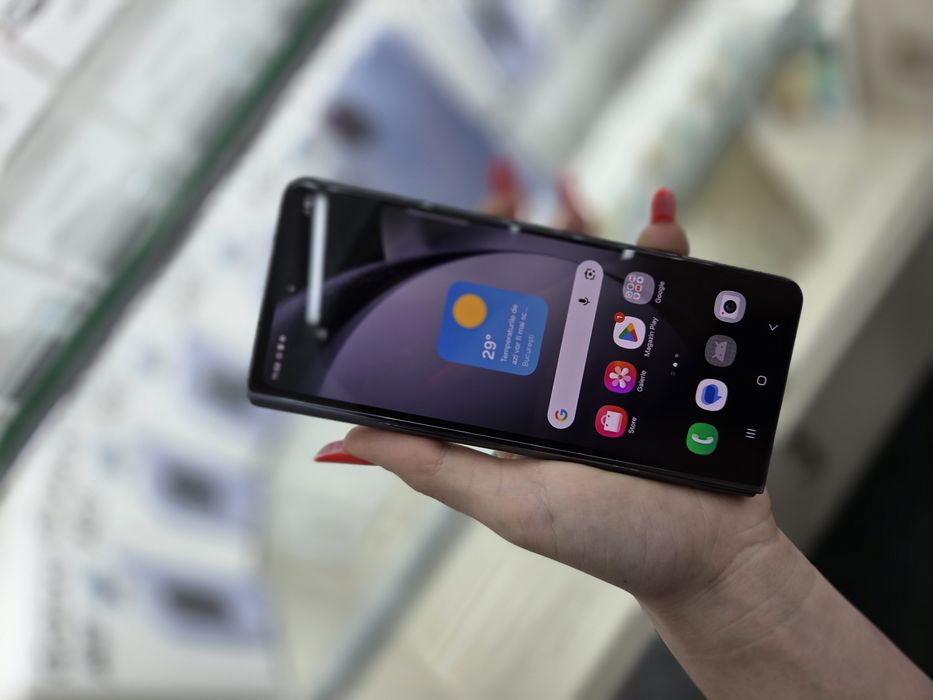 Humor GSM ofera spre vanzare - Samsung Z Fold 5 / 256GB / 12 RAM / Garantie / Rate