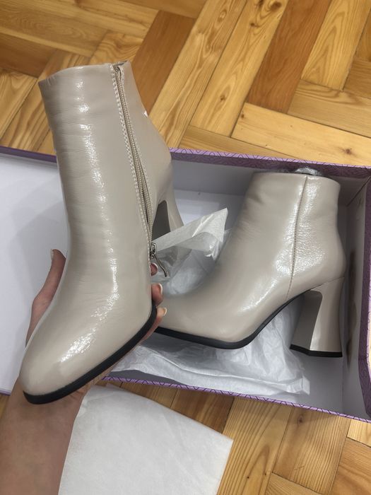 Продам женские ботинки осень