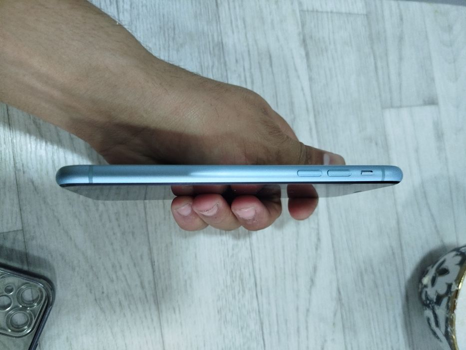 Iphone 11 garantiya 64 gb bir qol