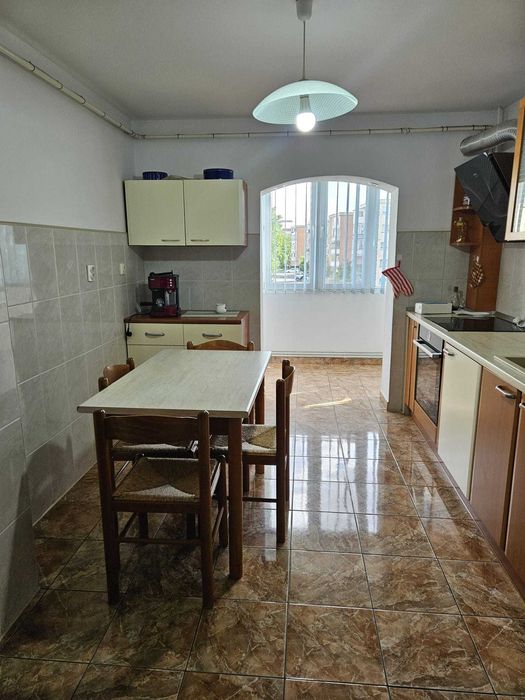 Apartament de închiriat – Zona Alfa, 97 mp