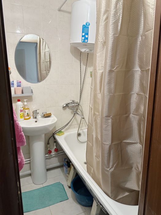 Продается 2 комн квартира в центре.