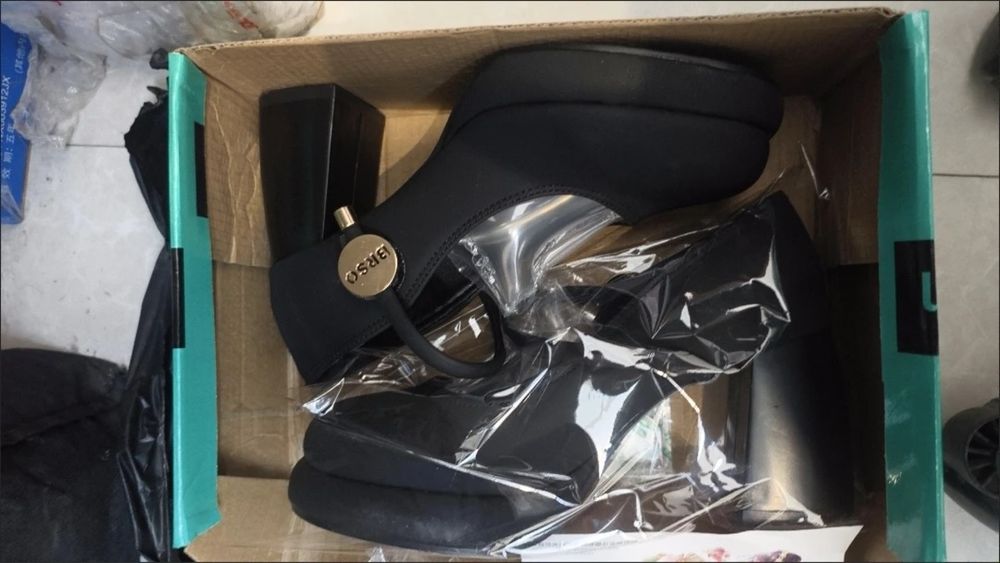 Продам туфли новые