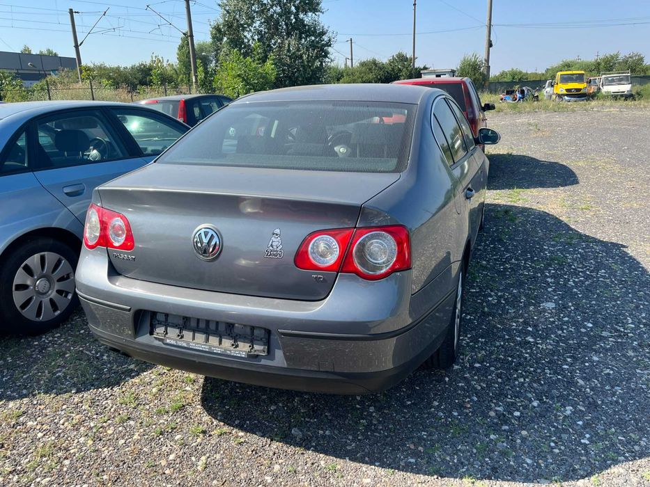 Dezmembrez VW Volkswagen B6  1,9 TDI cod BXE berlina gri inchis 2007