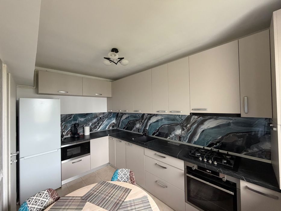 Inchiriez apartament