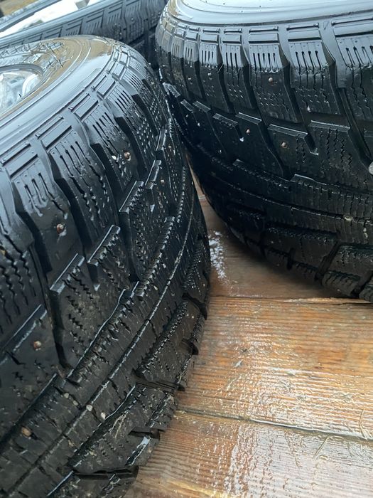 Продам диски с шинами от Land Cruiser 200 R20