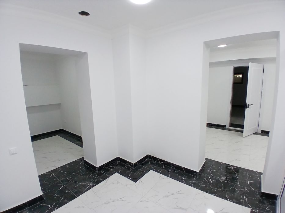 Продается нежылое помещение на цокольном этаже в районе Мирзо-Улугбек