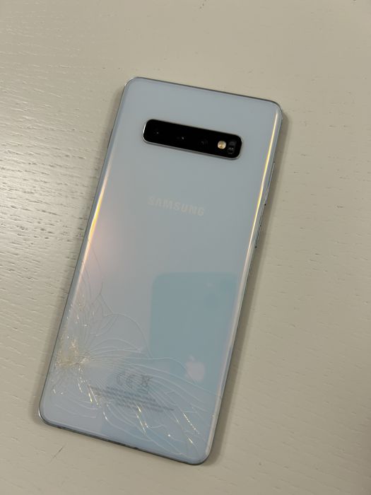 Vand Samsung S10+ pentru piese/reparat-Display spart, in rest perfect.