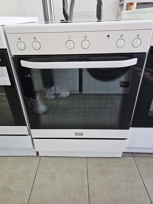 Свободностояща печка Voss Electrolux  ELK 13030 HV