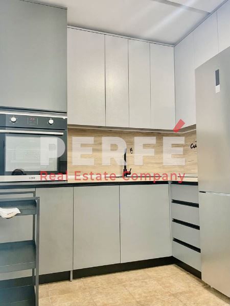 Продава се Тристаен апартамент в Бургас, Възраждане - 101 кв.м за 2525 €/кв.м - Снимка #1