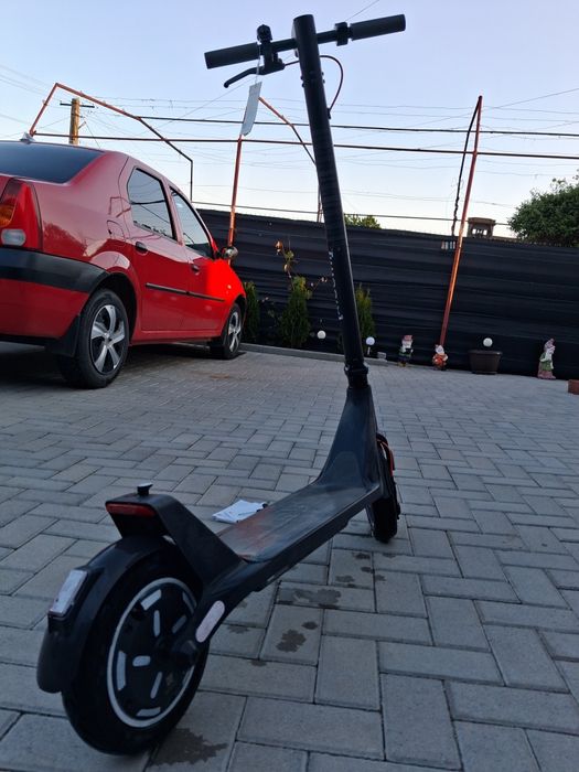 Vând trotineta Xiaomi Scooter 4 Lite (2and Gen)