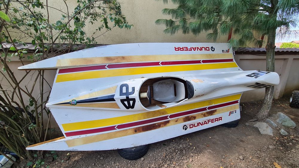 Barca de curse de colectie anii 80, in perfecta stare