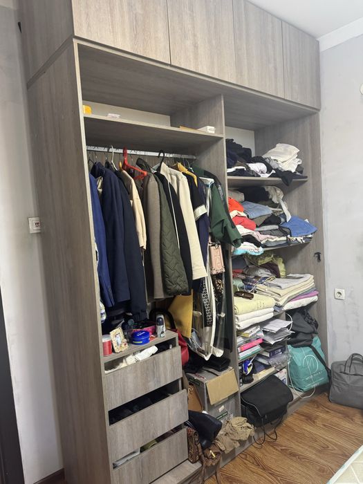 Срочно продается шкаф одежный и кровать для спальни