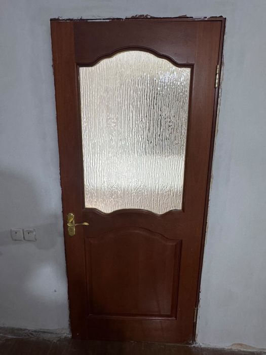 Продам двери ( дерево массив)