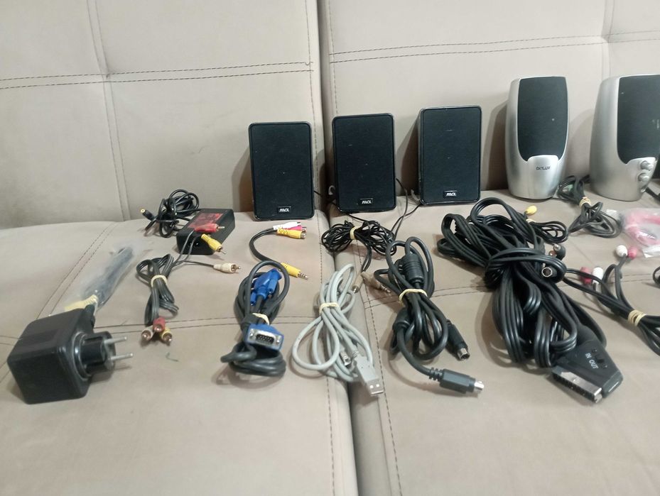 Лот DVD клавиатура кабели адаптор тонколони