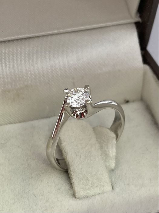 Inel solitaire aur alb 18kt.cu diamant 0.42ct