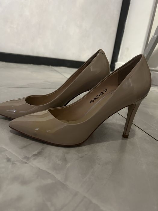 Туфли кожаные бежевые 35 размер